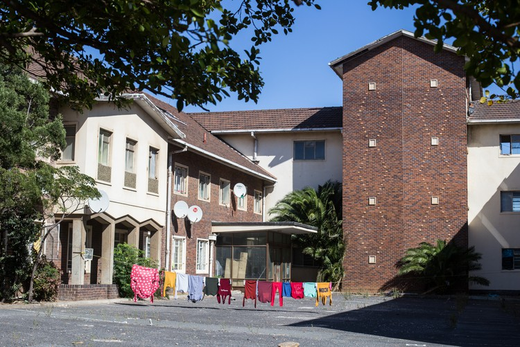 GroundUp_News's tweet photo. City of Cape Town has built fewer than 20 social housing units in the inner city in six years, say activists https://t.co/yUVm9ukefz https://t.co/6KzJjvtuC5