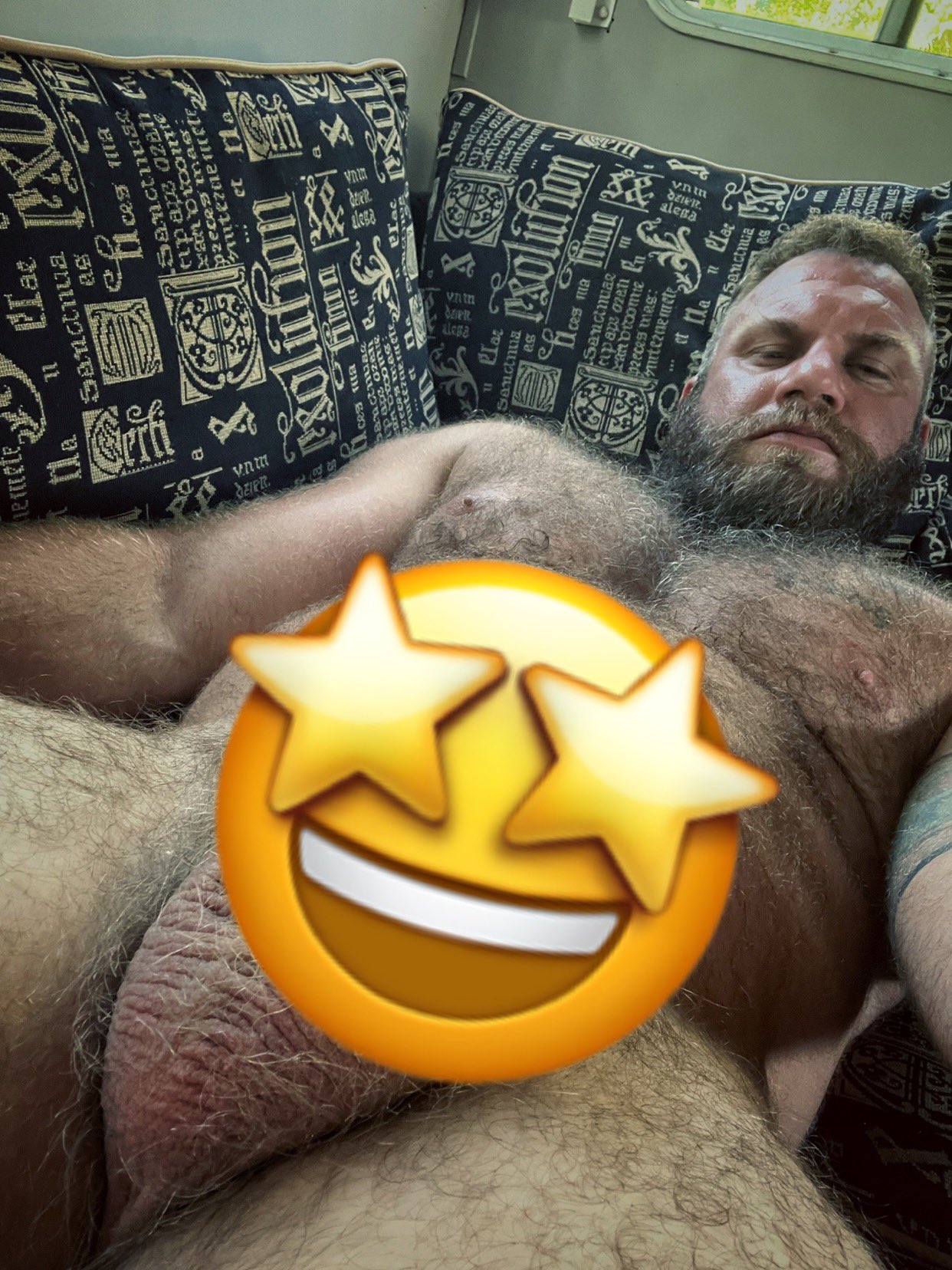 Retweet if you’d like to have a cheeky cuddle..!! 😉 https://t.co/i8ziEreFcN https://t.co/0Yag7lB6XL