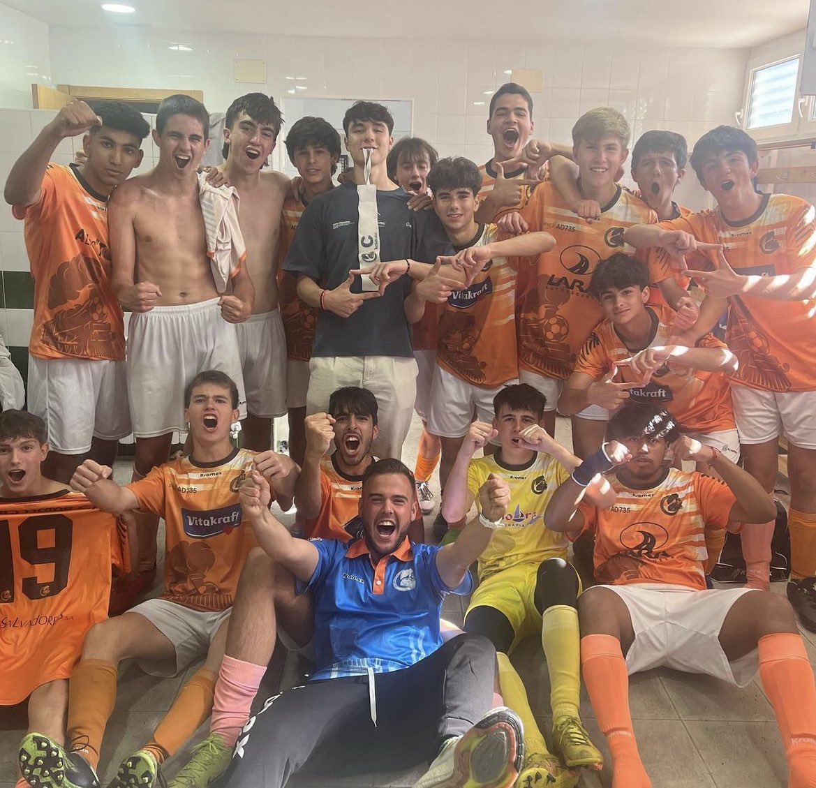 juankiii_16's tweet photo. ¡Siempre seré uno de vosotros! 🚂🧡 @UDlasmatasCF https://t.co/CB4XDwmujw
