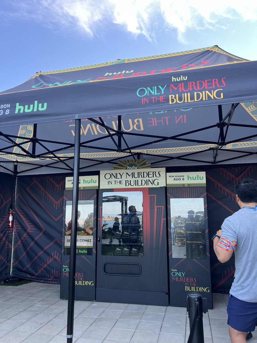 JustNateLeon's tweet photo. only murders in the building activation ! Find all the murder weapons within a time limit and get a prize! #SDCC2023 @SD_Comic_Con https://t.co/TDyNYkkKZF