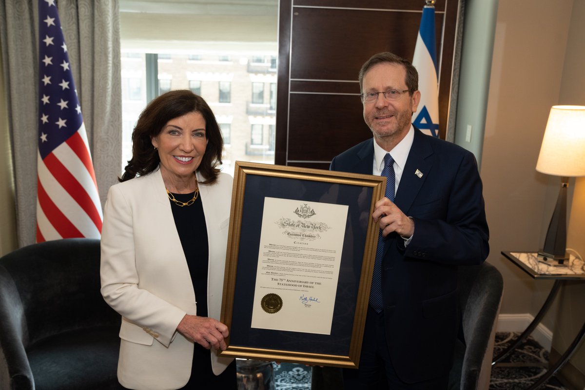 Governor Kathy Hochul tweet media