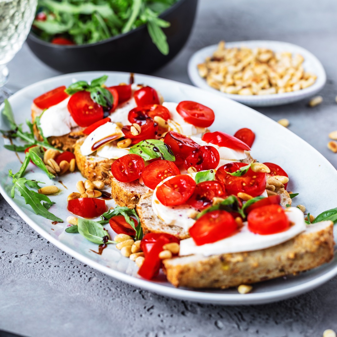 These simple cherry tomato bruschettas with mozzarella and pine nuts are a beauitful afternoon snack to hold you over until dinner!

#afternoonsnack #healthysnacks #snacks #cherrytomato #bruschetta #pinenuts #recipeinspiration