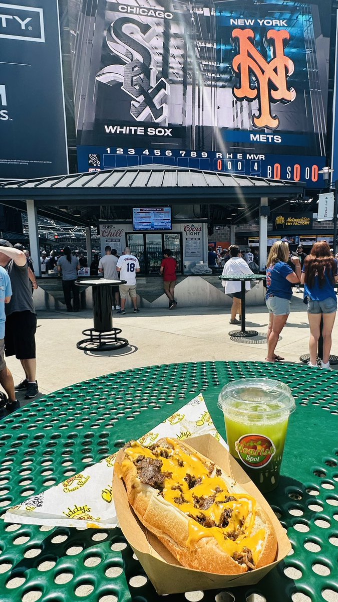 RocstarJade's tweet photo. I just came for The Citi Fielder from @ChiddysSteaks & a Cool Breeze Limeade from @TheNourishSpot #mlbfood @CitiField #citifield https://t.co/UydGqVRGgv