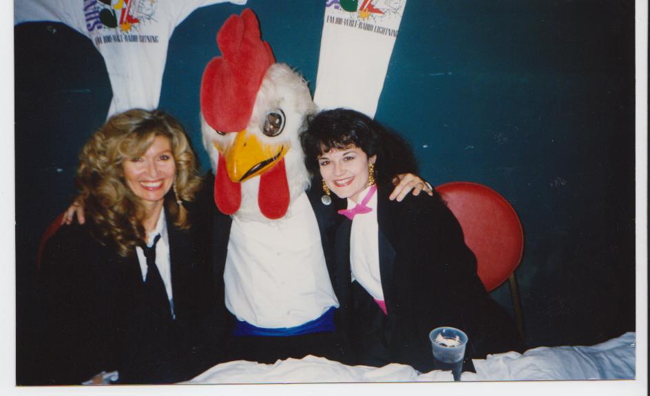 peterjlaw's tweet photo. @FrankChickens_ Here’s a photo of Sue Wilkinson in 1990 with a chicken (I found out in ‘1988 Moved to Tennessee. Wrote songs, performed her comedic show and presented and produced radio shows’ so I guess this could be then). https://t.co/9z8fubqzQA
