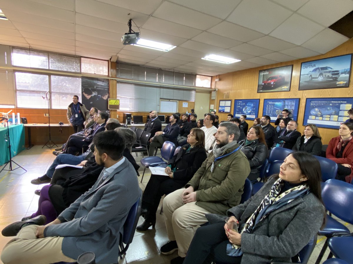 seremieducrm's tweet photo. Este jueves visitamos el Liceo Industrial Domingo Matte Pérez de @Muni_Maipu donde estudiantes de ese establecimiento hicieron una demostración práctica sobre H2v, en la víspera del viaje que emprenderán a Estados Unidos (sigue 👇) https://t.co/qmFPALPPpG