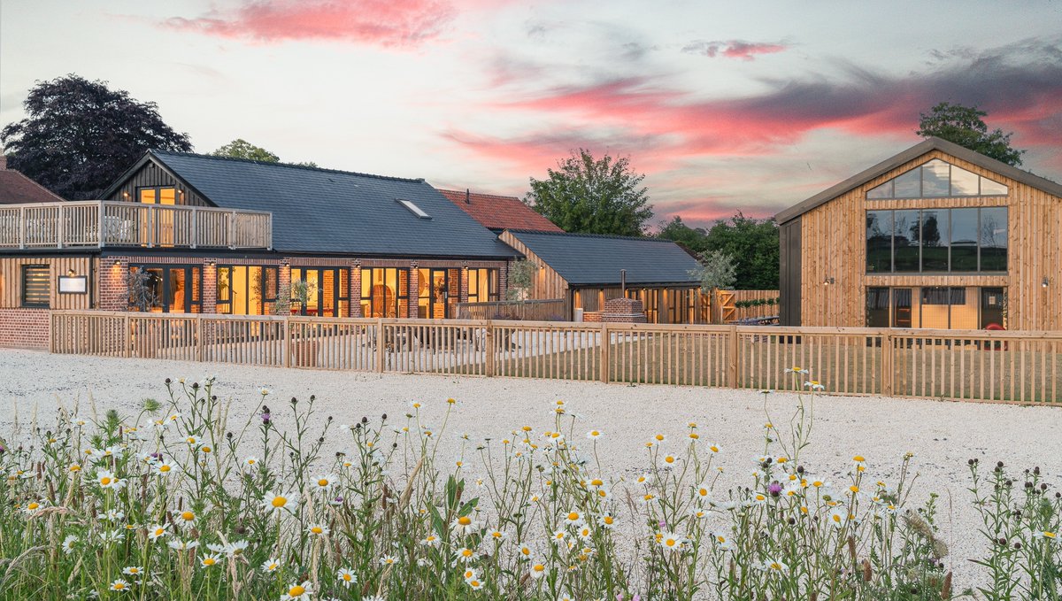 Isn't The Corn Crib just beautiful 🤩🥰
.
.
.
#LuxuryHoliday #LuxuryTravel #LuxuryLife #LuxuryExperience #UKLuxuryHoliday #HesdinLuxury #LuxuryLiving #LuxuryEscape #LuxuriousLife #TravelInStyle #LuxuryDestinations #LuxuryVacation #LuxuryGetaway