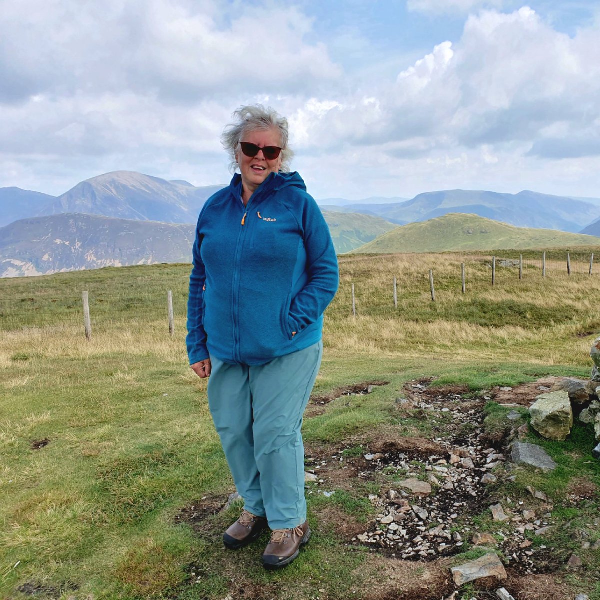 SheilaG17662835's tweet photo. Today's #wainwrightwalk was Blake Fell and Gavel Fell via Cogra Moss. Super start saw #osprey fishing. Good fairly easy walk for #over65s . A bit hazy but great #mountain #Views over Buttermere and Ennerdale fells.
#Cumbria #LakeDistrict @FellPics https://t.co/yH7LjxL6qE