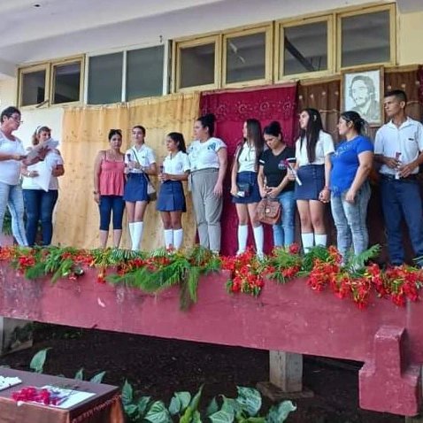 CmObdulio's tweet photo. 👉🏽"La constancia y el estudio📝 hacen a los hombres grandes,y los hombres grandes son el Porvenir de la Patria".
Graduación de 9no Grado y Reconocimiento a los diez mejores escalafones.
#CubaEduca 
 #educremedios   #EducacionVillaClara  #DPEVillaClara  
#YoandryFariña https://t.co/opfX0zNTuH