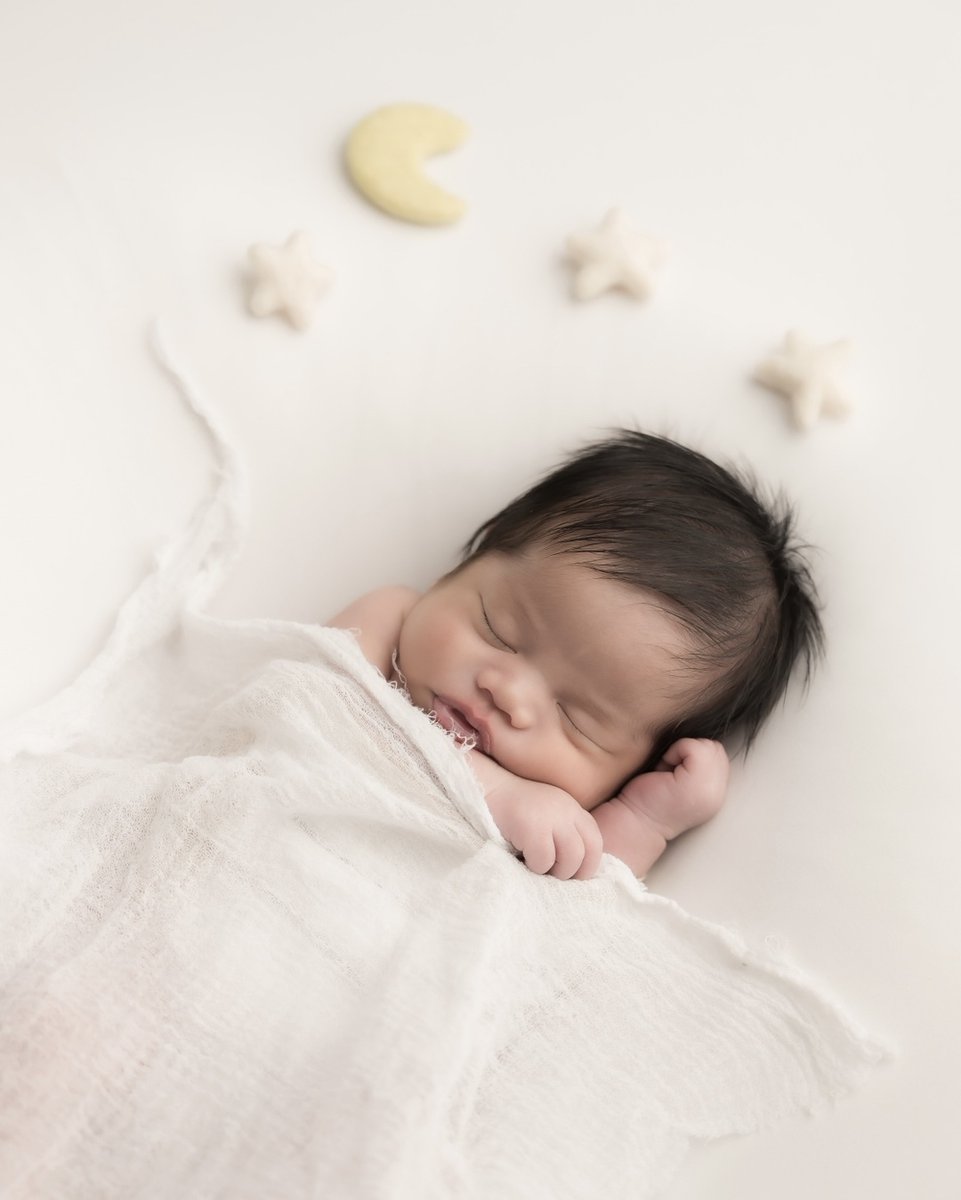 TemeculaPhoto's tweet photo. The sleepiest little guy. 😊
.
Now booking newborn and maternity portrait sessions in our Murrieta studio and outdoor portrait sessions in Temecula or Murrieta. Booking Spring sessions and beyond. Link in Bio @amydawnellephotography https://t.co/tYce5NnlL1