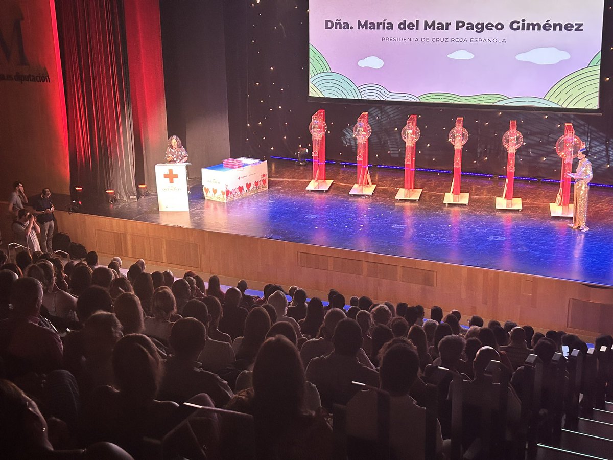 CREMalaga's tweet photo. Hoy celebramos el #SorteoDeOro de @CruzRojaEsp en el auditorio de la @diputacionMLG en #Málaga. Nuestro #voluntariado extraerá los números de lotería con premios de hasta 3 millones de euros. Esperanza y solidaridad 🥰 https://t.co/sPXLFaTVxW