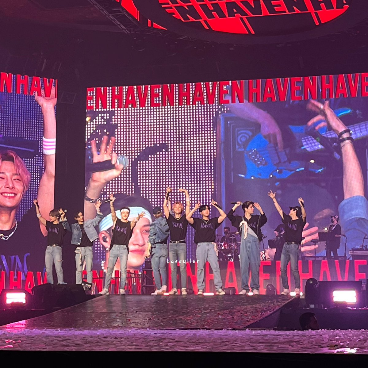 baesullvr's tweet photo. me to @Stray_Kids &amp; @NMIXX_official, ♡. https://t.co/BCqeuoHHkN