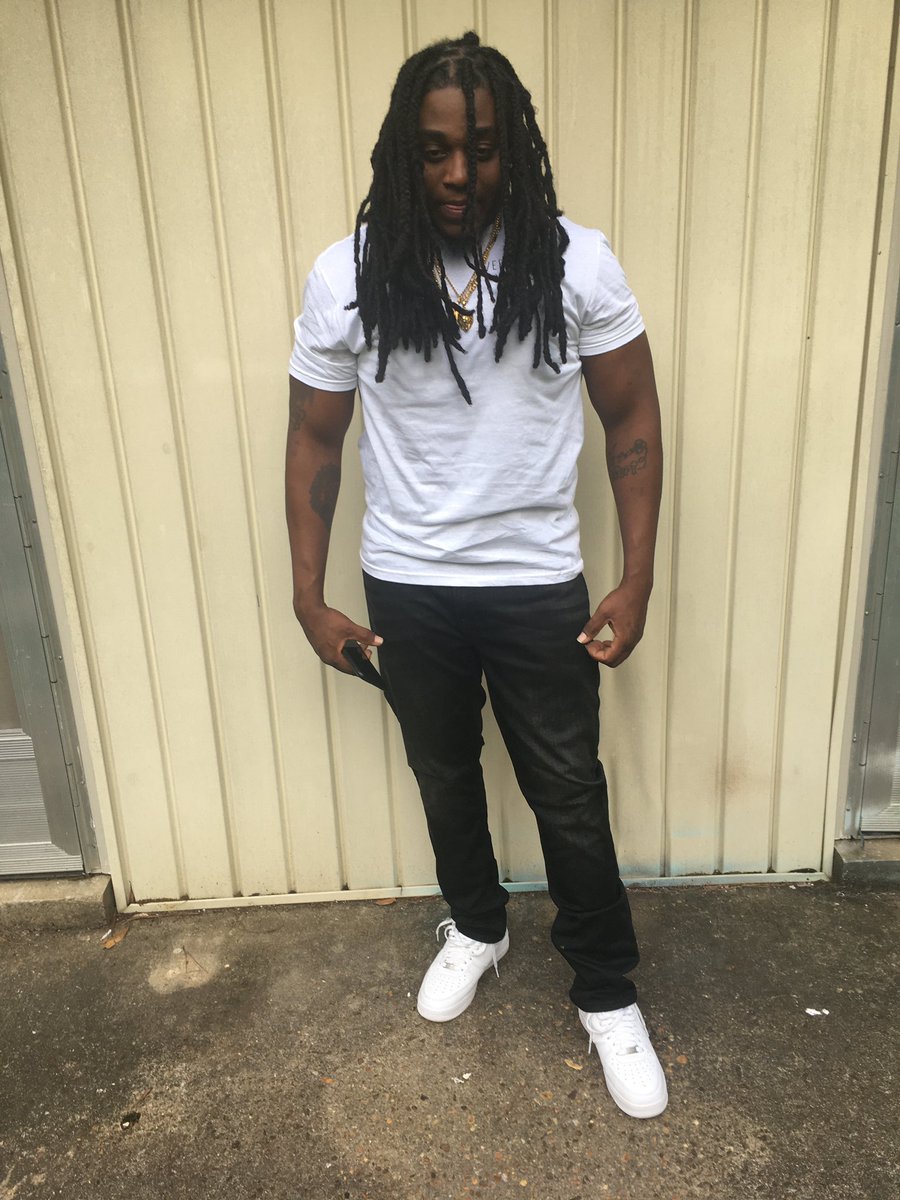 Diquann2212's tweet photo. Me Again https://t.co/hsJgHVpcTg