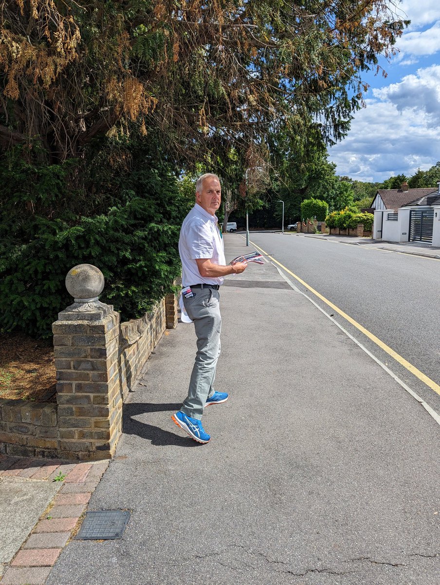 A long day out in Uxbridge for @DannyBeales ... with @robertjlatham @abs_hai & @RuthCadbury @parvezahmed80 @GarethThomasMP @DawnButlerBrent & many others all out on the streets @UKLabour @davidrevans @Eluned_Morgan @richardhowitt