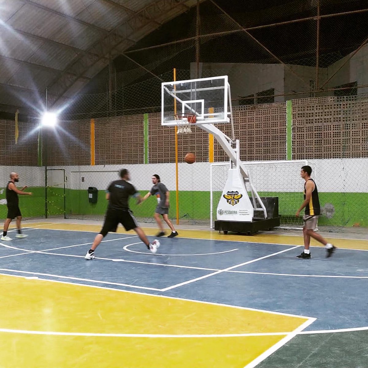 PFCpesqueira's tweet photo. Foco no PE 2023 👀🏀

PREPARAÇÃO PARA A TEMPORADA SEGUE A TODO VAPOR.

A equipe do Pesqueira Basketball segue realizando fortes treinamentos visando a estréia no Campeonato Pernambucano de Basquete 2023.

1,2,3 Pesqueira 🦅🇺🇦

#PesqueiraFC #PFC #AguiadoAgreste #BasquetePesqueira https://t.co/vpMPVqLQzl
