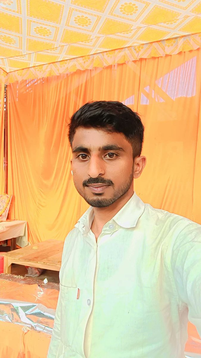 ShivramTripat19's tweet photo. कुछ कर गुजरने की चाह में कहां-कहां से गुजरे,
अकेले ही नजर आए हम जहां-जहां से गुजरे। https://t.co/gqnok6Qqwl