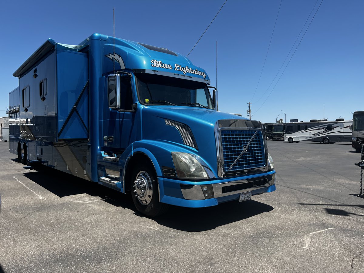 Sun_CityRV's tweet photo. Check out this 2010 Volvo Stand Over Cab #toterhome we just got in! How awesome is this beast? 53' long, 3 slides, 450hp! Can tow a stacker! #racing #motorhome #camper #rvlife #rving #letsgocamping #volvo #standovercab #glamping #glampinghacks #Suncity #peoriaaz #arizona #phoenix https://t.co/QluCTH3VHb