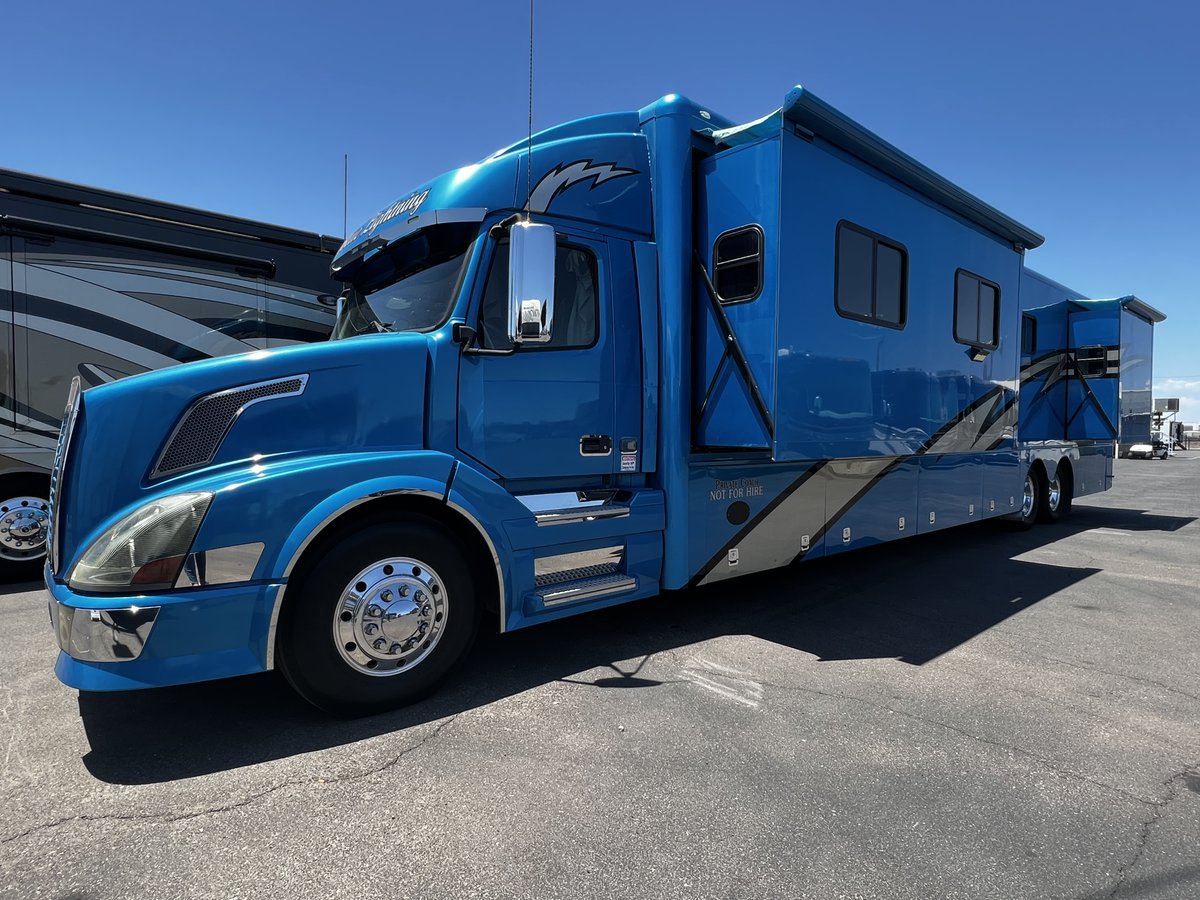 Sun_CityRV's tweet photo. Check out this 2010 Volvo Stand Over Cab #toterhome we just got in! How awesome is this beast? 53' long, 3 slides, 450hp! Can tow a stacker! #racing #motorhome #camper #rvlife #rving #letsgocamping #volvo #standovercab #glamping #glampinghacks #Suncity #peoriaaz #arizona #phoenix https://t.co/QluCTH3VHb