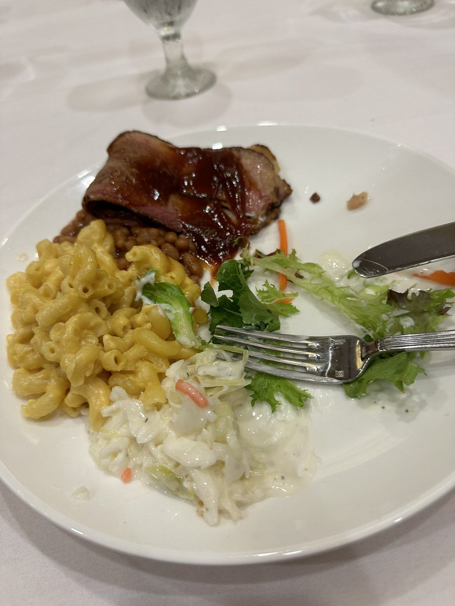 MeanJerryGaming's tweet image. Lunch at a convention. Probably just some simple little thing, right?
Nah.
Brisket
Beer Mac & Cheese
Jalapeño Cornbread
Just programmer convention things.
#nebrcode #NebraskaCode