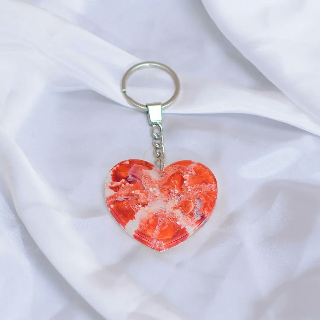 Aimi_Writes786's tweet photo. 3d Effect Epoxy Resin Keychain 😍

Made with Pinata Alcohol inks.

Available in different shapes and colors.

Can be customised in any color.

Dm to place your order.

#keychains #resinart #epoxy
#3deffect #alcoholink #shades #customisedkeychain #hijabiartist #businessowner https://t.co/6LnxPcdO5s