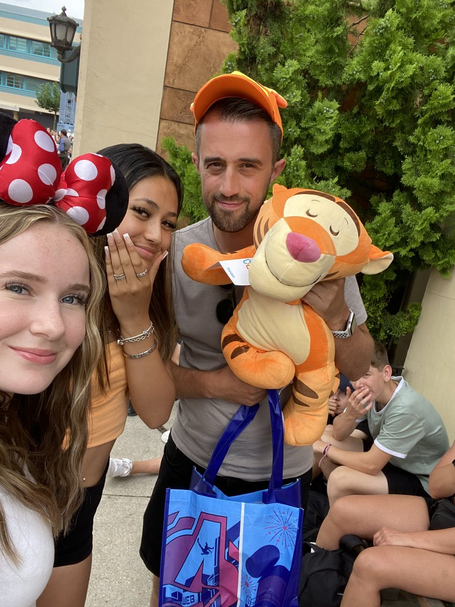 Nearly made it to the end of a litter successful Paris trip, few pics from today! Students even chipped together and bought a thank you present to Mr Morton! 🐅