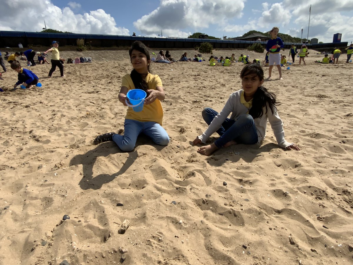 HurstKnollY3's tweet photo. We have had an amazing day at the beach today. Perfect weather to enjoy being out in the sea air! https://t.co/OSpdZ6sEnO
