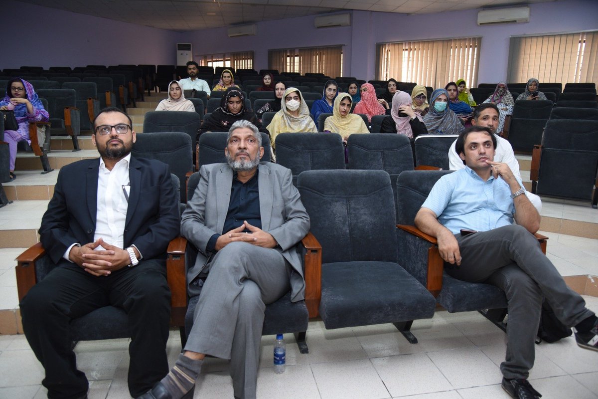 buitemslive's tweet image. 🔬 Hands-on Training Workshop on the Real-Time PCR Machine (Signway 9600 Pro) was organized at BUITEMS today. 🎓 It was a successful event focused on diagnostics and research purposes. Thank you to all who participated! #PCRworkshop #BUITEMS #RealTimePCR #Diagnostics #research