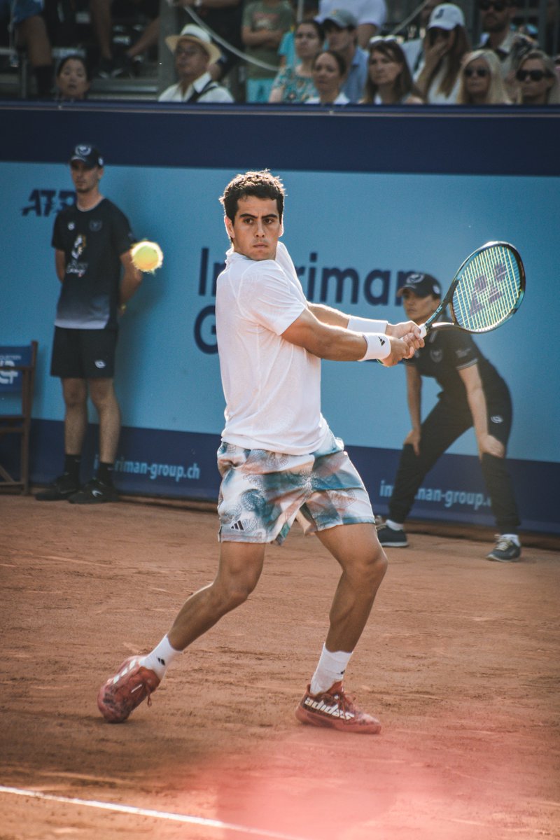 The final quarterfinalist of the #EFGSwissOpenGstaad is @jamunar_38 as he gets the better of local hero @stanwawrinka. After a strong performance he wins 7:6(3) 6:1. @RFETenis #ATPGstaad #Gstaad #ATP #ATP250 📷Bastian Parada