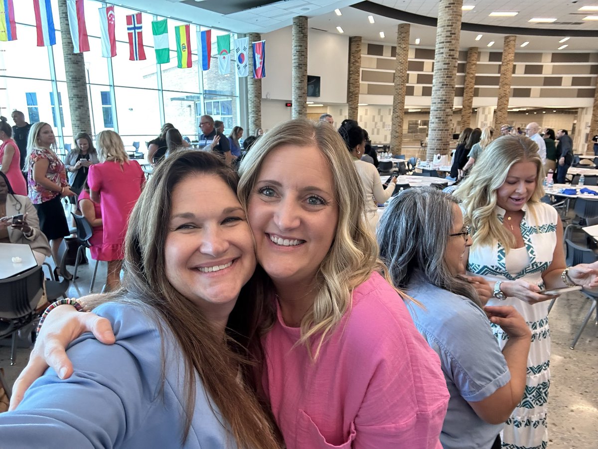 Christina Weiper tweet media