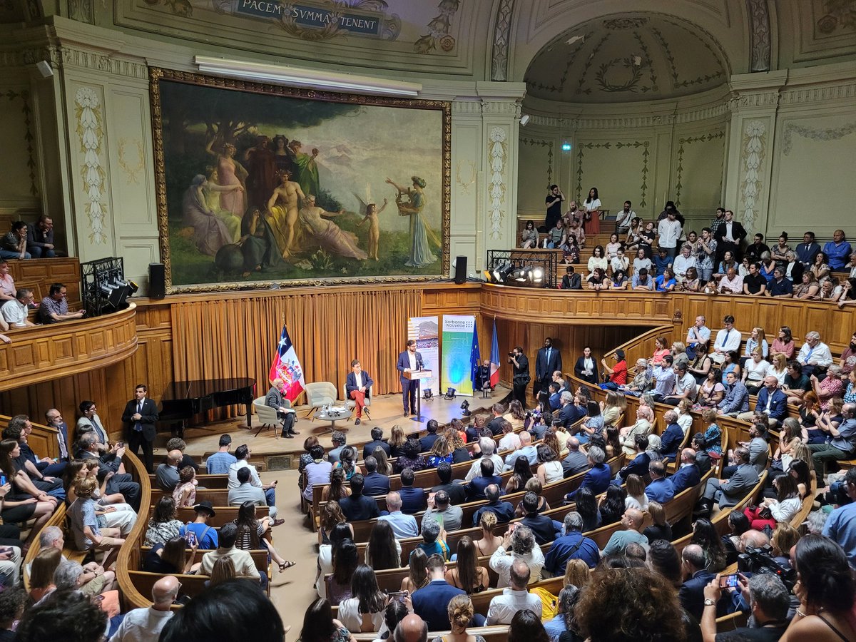 Sorbonne_Nvelle's tweet photo. [Evénement] 
La Sorbonne Nouvelle et l' @IHEAL_CREDA sont honorés d'accueillir aujourd'hui la conférence  exceptionnelle du Président du Chili, @GabrielBoric en Sorbonne, Amphi Richelieu 
#international https://t.co/4WofNjQbfO