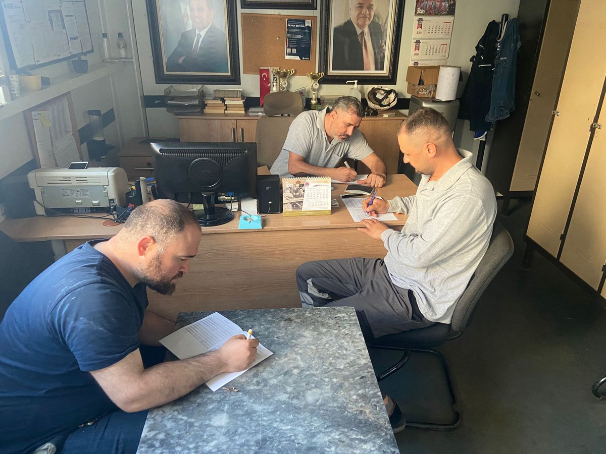 CEMTMS's tweet photo. #CumhuriyetSözleşmesi 
#TürkMetalSendikası 
#GüçlüBaşkan
#GüçlüSendika
#LiderPevrulKavlak

Sözleşme süreci içerisinde yer alan Üye Beklenti anket dağıtım işlemini 08:00-20:00 saatleri arasında  gerçekleştirdik .
Teşkilatımıza ve Tüm Üyelerimize Hayırlı Olmasını Diliyoruz. https://t.co/av7Hgo7fYX