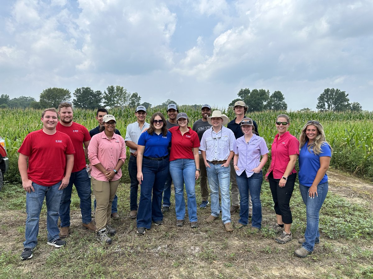 BASFAgProducts's tweet photo. “It was exciting seeing our product in action. The results are so clear in-person, and @BRSReeves was great at explaining everything. Plus, we had some good weather.” - Shelby Orton, a Sales &amp; Marketing PDP, on yesterday’s Pine Level Research Farm tour. https://t.co/CcvaAj08PD
