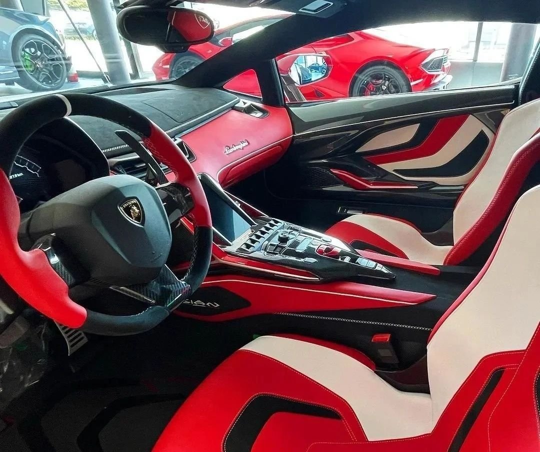 NaNgassia812's tweet photo. The Lamborghini Sian Red and White is a visually stunning super sports car with a red and white color scheme that creates a very distinctive look. It is equipped with a V12 hybrid engine
#sports #luxury #speed #drivingexperience #horsepower #engineroar #bodystyling https://t.co/VrbsCE3upj