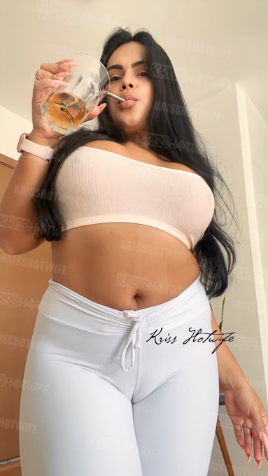 Ser&aacute; que algu&eacute;m advinha que bebida &eacute; essa? 🫢 https://t.co/9RHno7n3RO