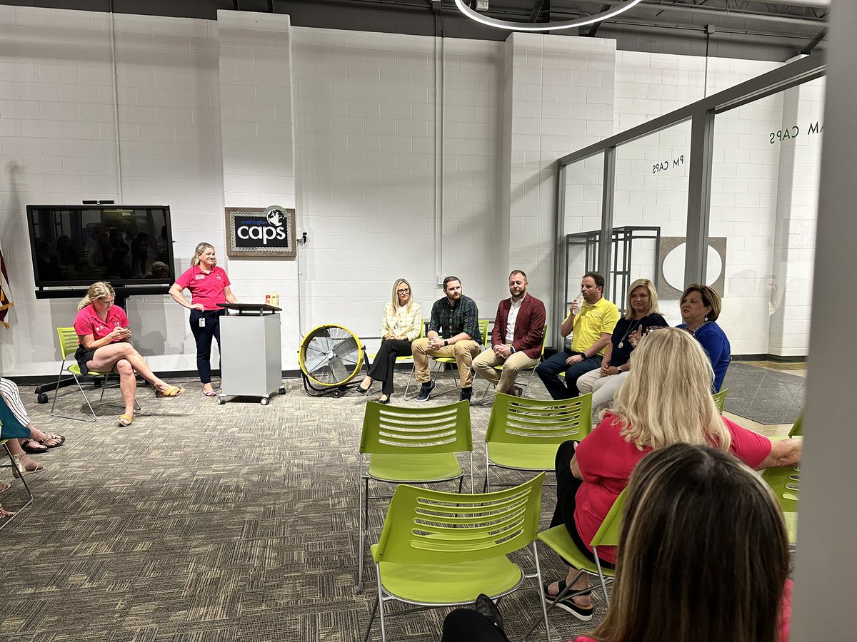 CAPSBiz_Wash's tweet photo. A great morning hosting the @washmofair Queen candidates for mock interviews this morning! @FourRiversCC thanks to our community members for conducting interviews. https://t.co/IKCiVQKvTY