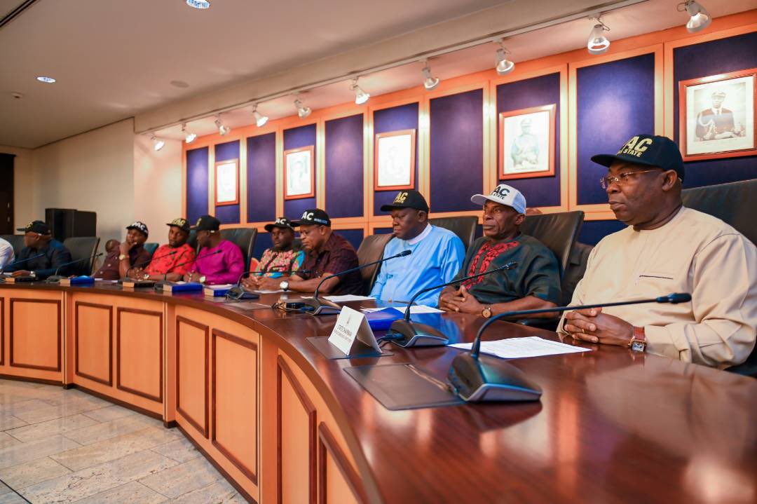 SimFubaraKSC's tweet photo. Also today I received the leadership of the Inter-Party Advisory Council, Rivers State chapter led by its chairman, Amb. Desmond Akawor. 

I solicited their support as our government will make efforts to sustain an all inclusive governance. https://t.co/5IF4XA34L9