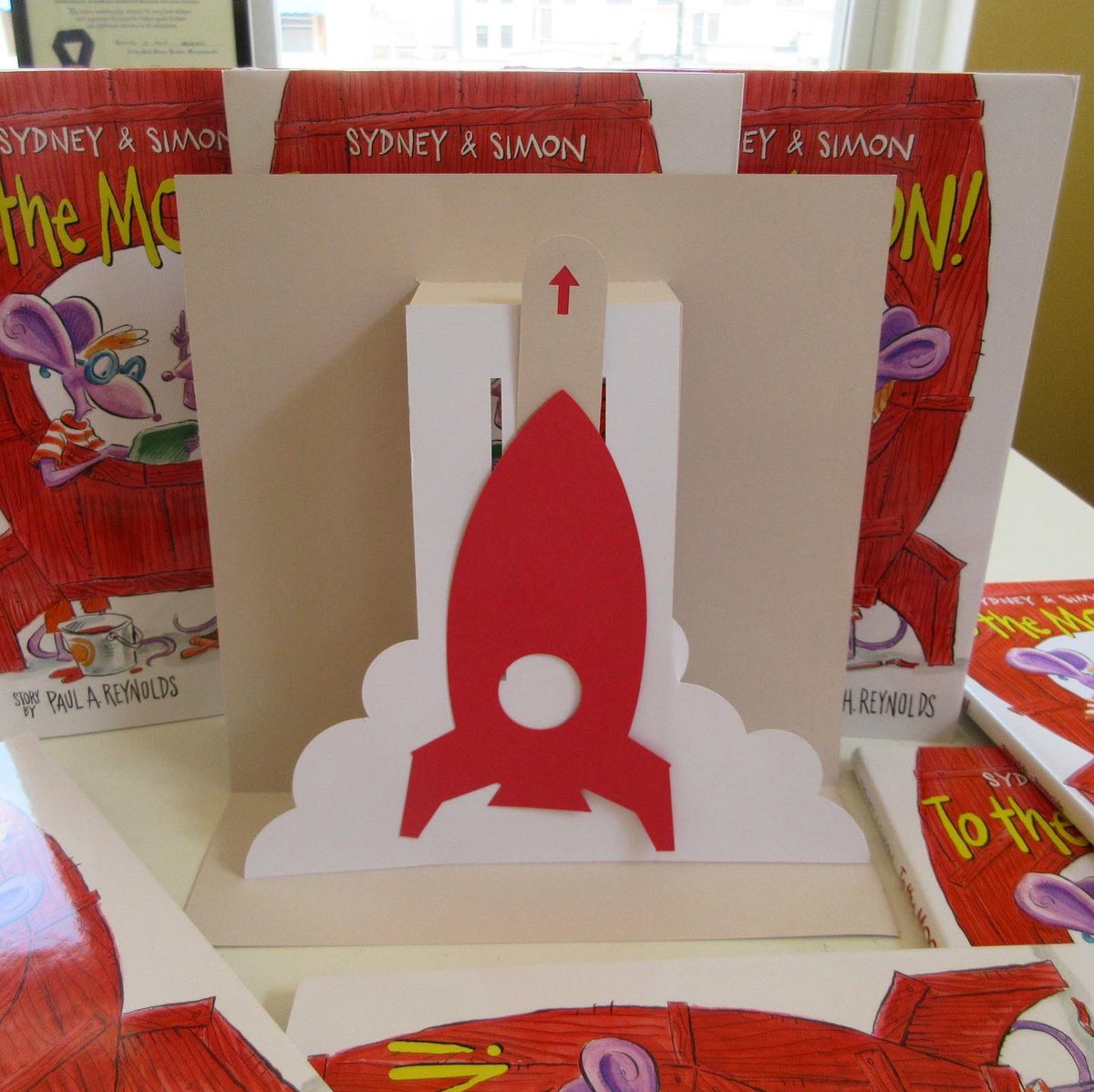 FableLearn's tweet image. Story Activation: “To the Moon”🚀
1 book ➡️ lots of ways to explore! All inspired by the Sydney &amp;amp; Simon book by @peterhreynolds &amp;amp; @fablepaul.
Have a fave space book? #NationalMoonDay is the perfect time to pair it with a hands-on FabMaker activity for the little ones 🌙💫