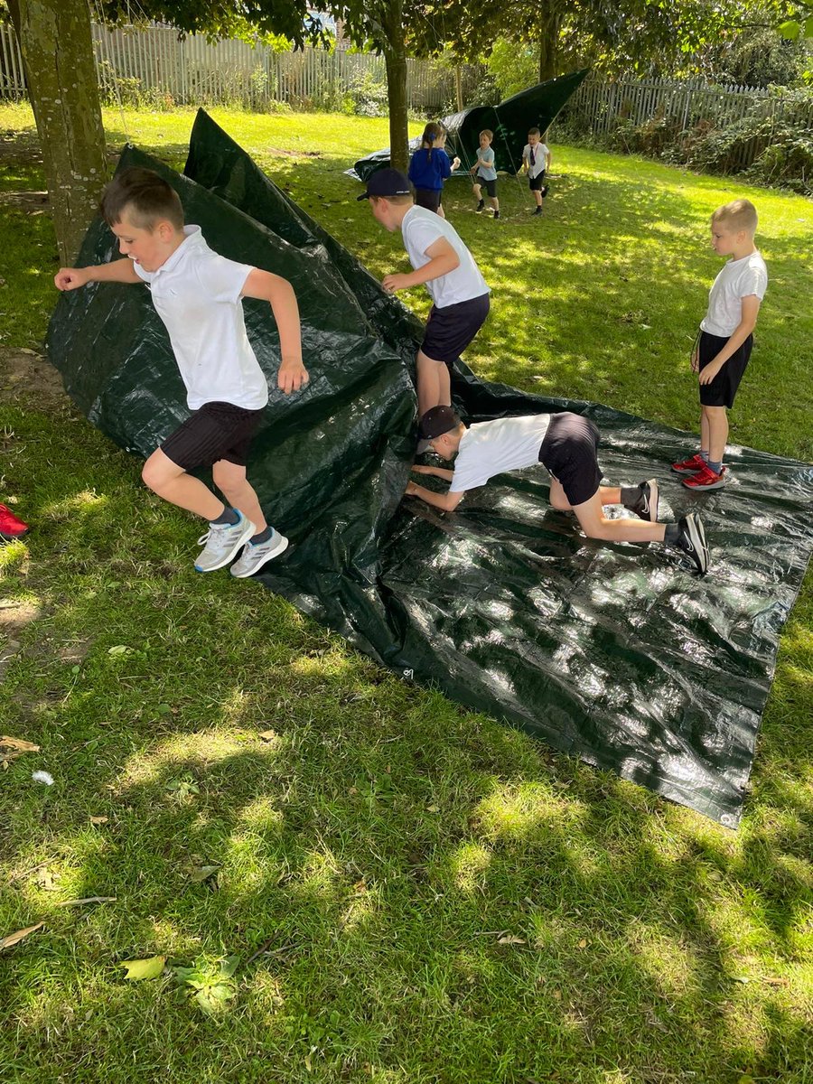 rothwellstmarys's tweet photo. Year 4 extended their design and team working skills to take on the challenge to make a den. Pretty impressive for an afternoon’s work! #OutdoorExplorers #OutdoorLearning https://t.co/0cjOitMdYk