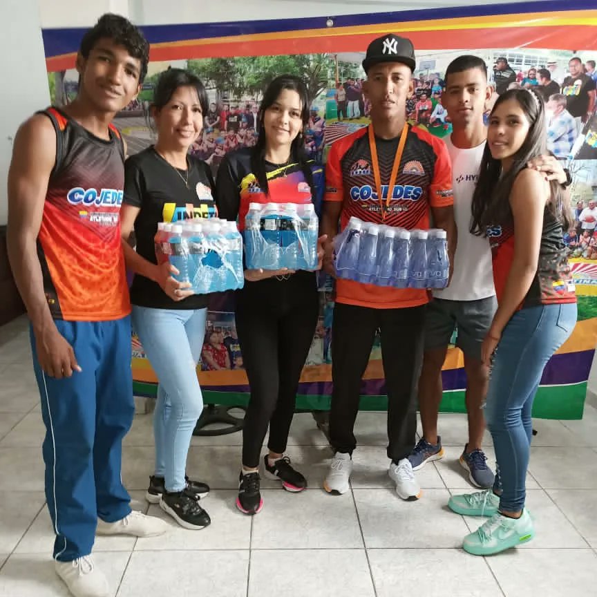 La máxima autoridad de Tinaquillo <a href="/FERNANDO_FEO/">Fernando Feo Henriquez</a> hizo entrega de uniformes a selección cojedeña de atletismo que participará en Campeonato Nacional. 

La noticia 📰: instagram.com/p/Cu7WeReLWbd/…

¡Promovemos el deporte! 

#FernandoElAlcaldeQueSiCumple
#VamosVamosTinaquillo