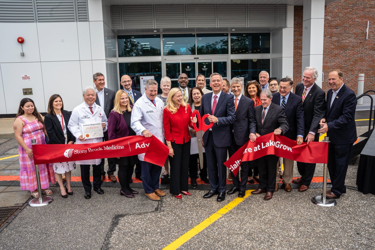 StonyBrookMed's tweet image. Extra! Extra! Read all about it! 📰 We celebrated the grand opening of Advanced Specialty Care at #LakeGrove yesterday!

📰 @Greater_LI: bit.ly/3Q5dBqp
📰 @TBRNewsMedia:  bit.ly/3On7kFk  
📰 @Newsday: nwsdy.li/3QmSxvZ 
📲 #WeAreStonyBrookMedicine