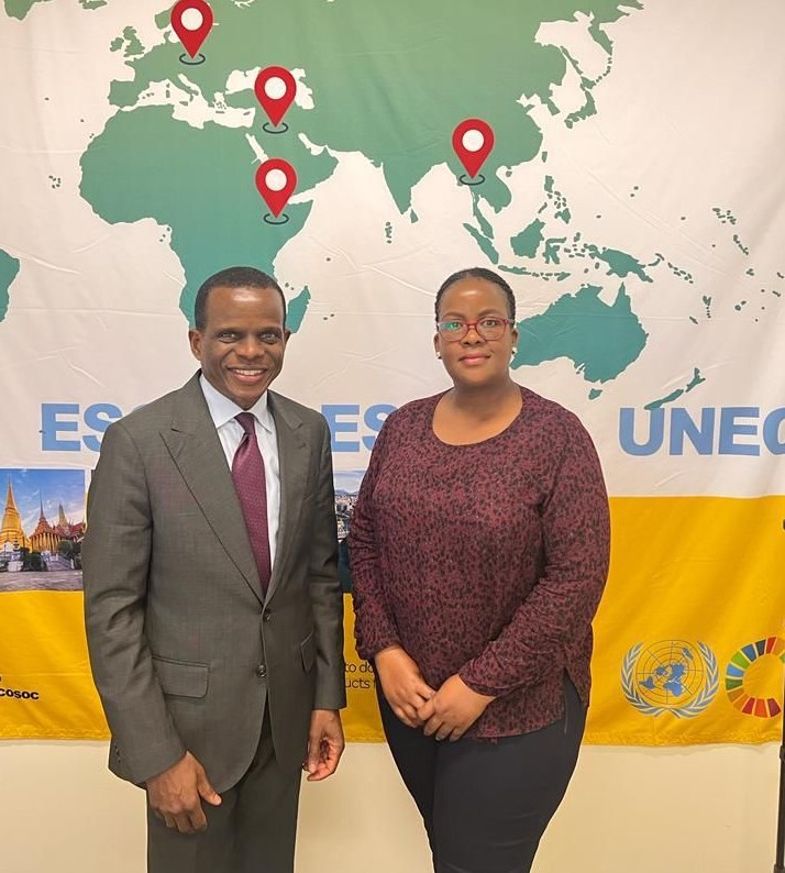 Acting Executive Secretary Antonio Pedro met with former Mo’ Ibrahim Fellow Gaokgakala Sobatha to discuss how her time at @ECA_Official has enhanced her skills and influenced her current government responsibilities. Inspiring exchange! #LeadershipDevelopment #PolicyImpact