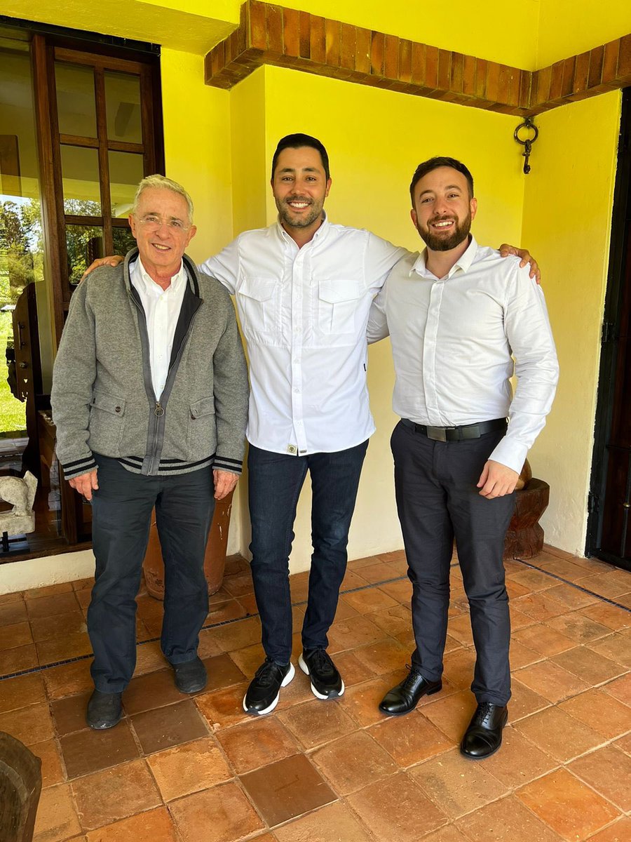 Libertad y Democracia 
<a href="/AgustinLaje/">Agustín Laje</a> <a href="/sebaslopezv/">Sebastián López V.</a> <a href="/AlvaroUribeVel/">Álvaro Uribe Vélez</a>