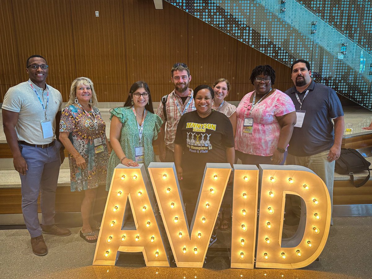 Last week our staff spent 3 days in San Antonio at AVID SI. It’s a high-touch, interactive community experience featuring a rigorous curriculum that promotes student achievement at the highest levels and lays out a pathway to student success. #TBT #TMSTexans #AVID <a href="/WacoISD/">Waco ISD</a>