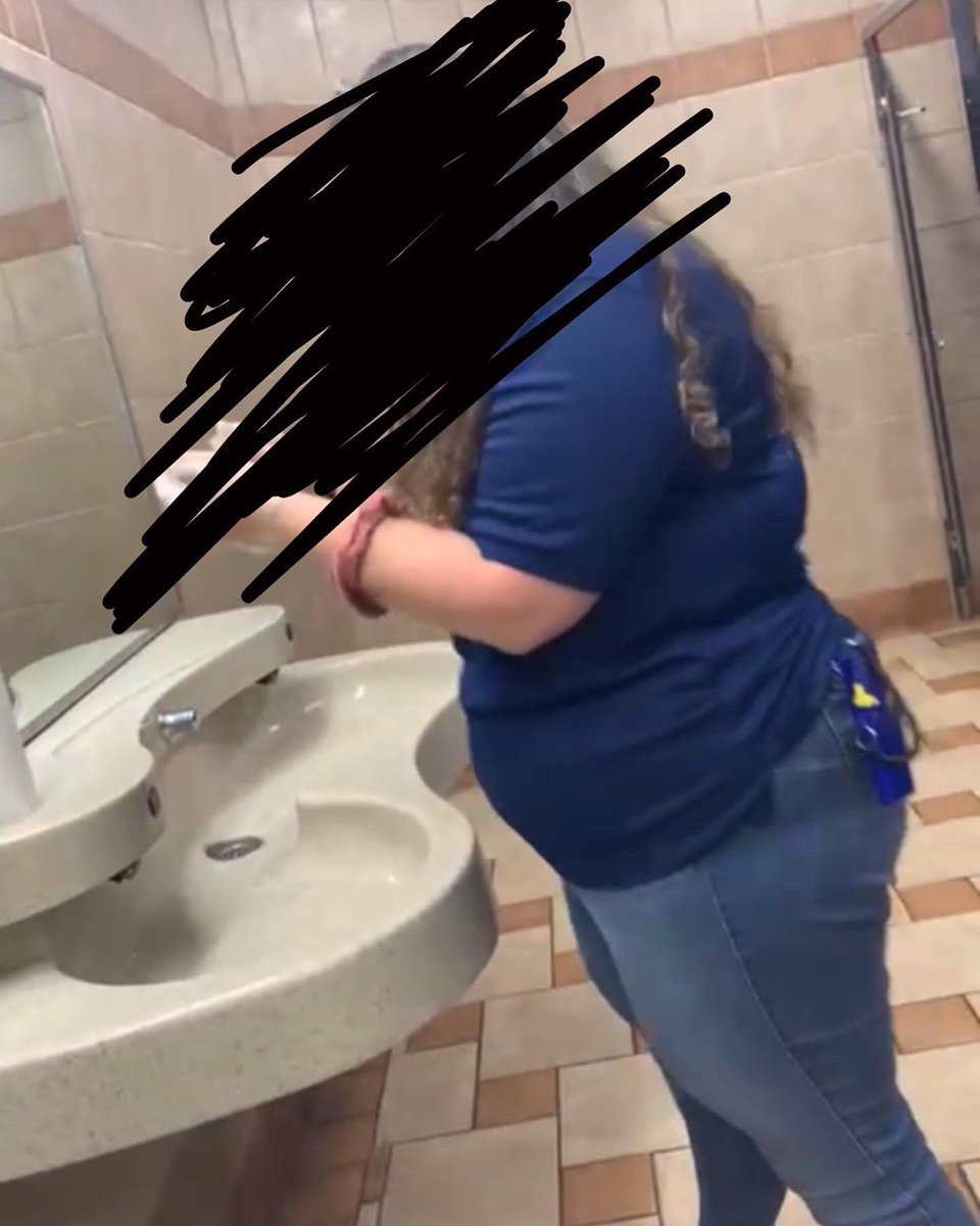 alrightbritt's tweet photo. 100 pounds down and couldn’t be happier 🖤 https://t.co/UVZhNmSVEk