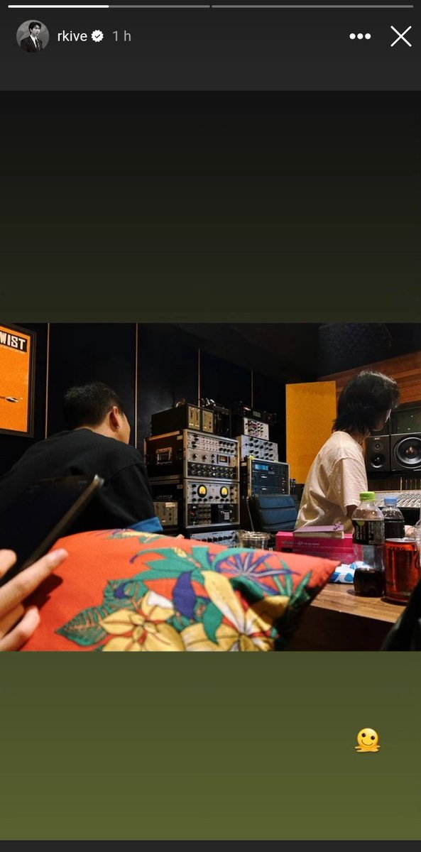 foreveronlyJoon's tweet photo. still at work.. 🥹😭
thank you for your hard work my love 
 
please come home safely and rest well
im always proud of you
i love you my precious Joon 🫂🤍
#rkive #Namjoon https://t.co/TjpOfJhGTu