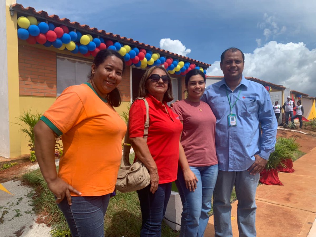 En la <a href="/inmobiliariana_/">Inmobiliaria Nacional, S.A</a> nos llenamos de orgullo al celebrar el Hito 4.600.000 hogares construidos para el Pueblo que por años fue oprimido por la Oligarquía apátrida. 
@NicolásMaduro. 
<a href="/IMVillarroel1/">Moisés V</a>
<a href="/Minhvi_Oficial/">Hábitat y Vivienda</a>
<a href="/delcyrodriguezv/">Delcy Rodríguez</a>
#GMVVEsRevolución