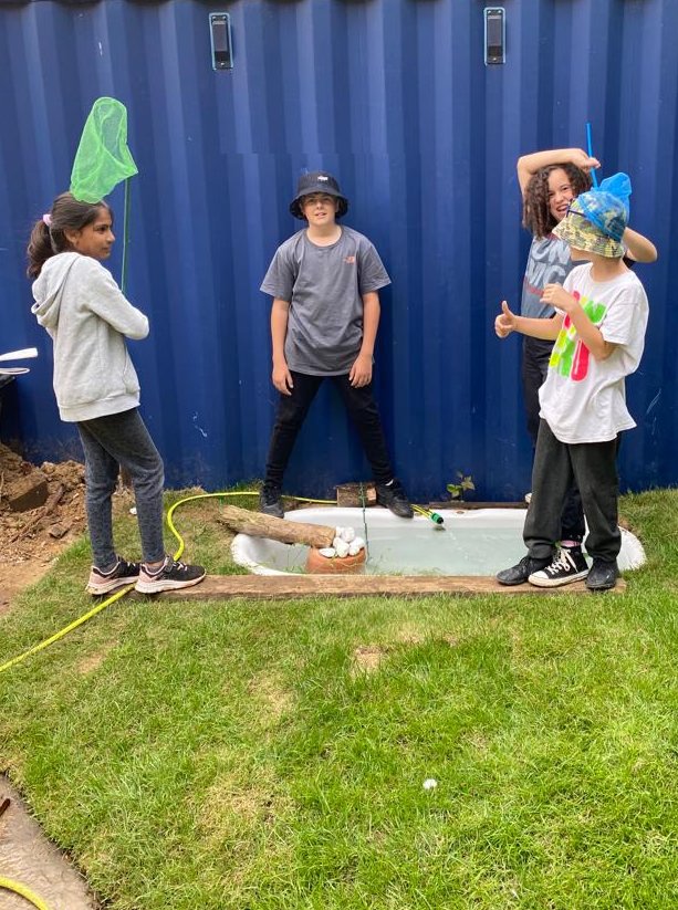 ThatsElementary's tweet photo. We had #fun #developing our #CommunityGarden 🌻 #pond🐸&amp; used a #microscope🔬in the #PopUpScienceLab to #view👀&amp; identify✍️the #amazing #creatures🐜#living in the #pondwater #Watch to #see creatures in our pond!➡️🎞️https://t.co/c1xJHYNhuq     #gardening #environment #garden #play https://t.co/2k6R4JxBde