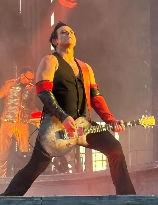 Konzertgeherin's tweet photo. #Rammstein
#Kruspe
#fullemotion https://t.co/RWTHBAWTq7