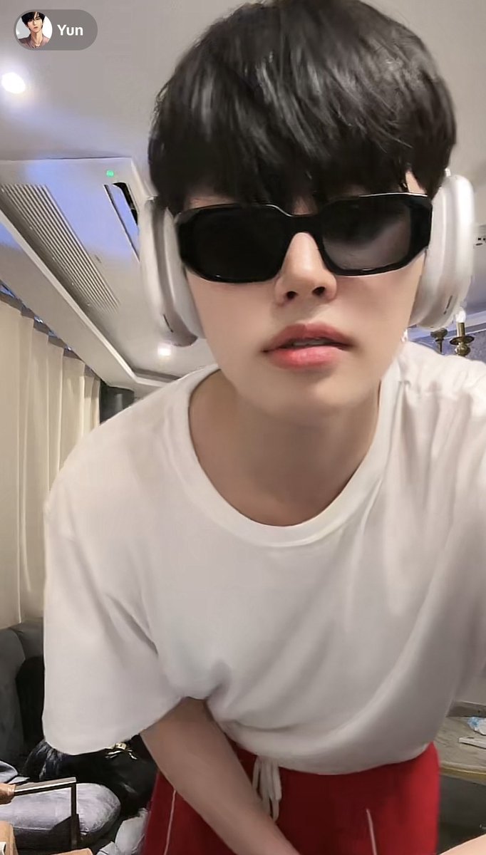 candysina1982's tweet photo. We love you more than everything in the world Yunnies forever
 #OurPrinceYun
 #Yun https://t.co/3qESh0BV9b