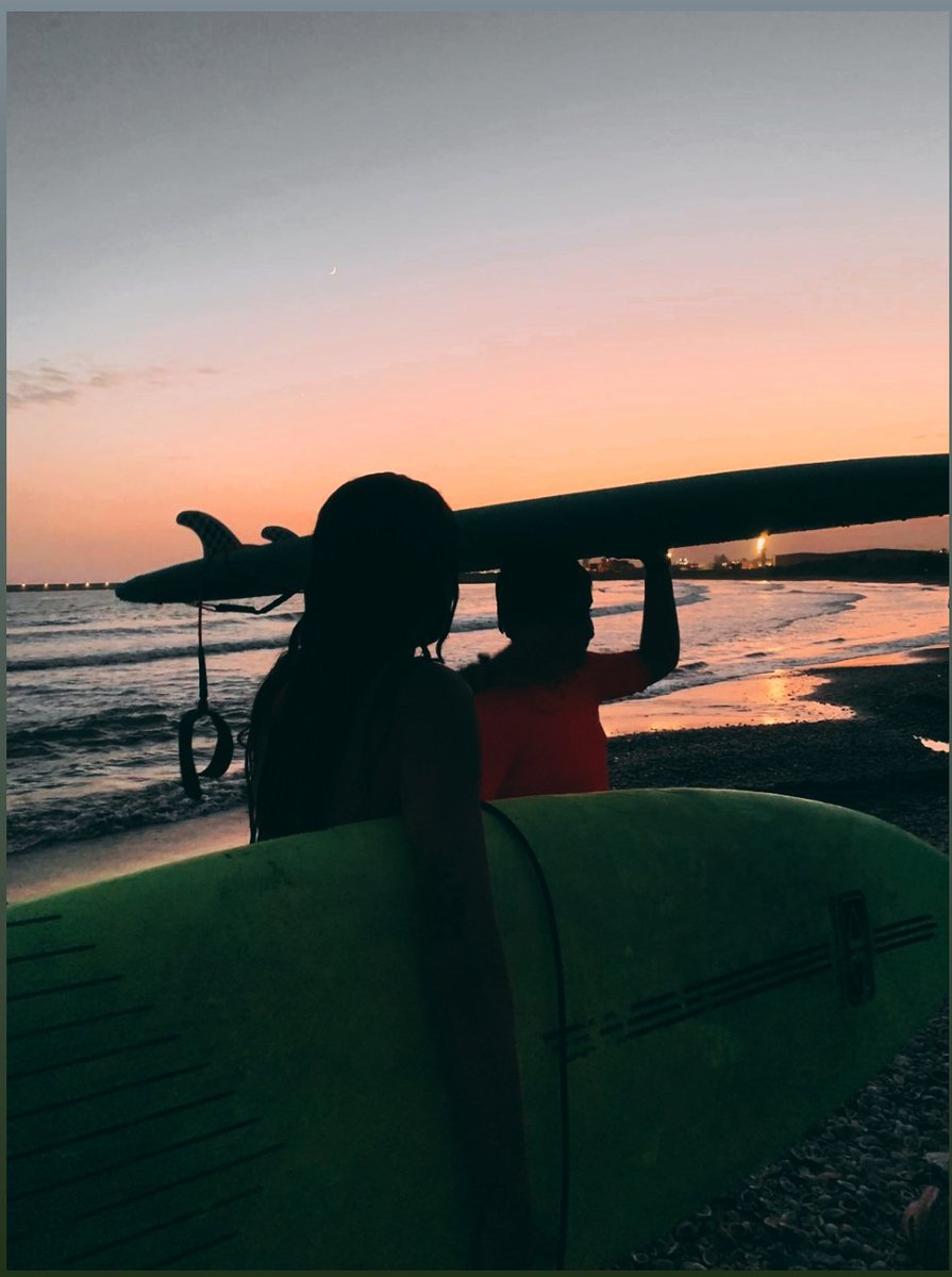 Aliciadr29's tweet photo. Si me preguntan y me dicen que defina felicidad; simplemente sonreiría y me teletransportaria una y otra vez a estos momentos 🏄‍♀️🛹🤍🌞 https://t.co/F6EKS7Duhm