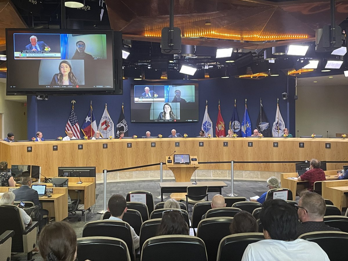 Awesome to be in the Council Chamber as #ATXCouncil passed CM @LesliePoolATX’s important HOME resolution to start the process of legalizing middle-income housing!